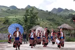 Couleurs des costumes traditionnels des Lô Lô à Hà Giang