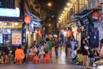 Rue Ta Hiên, une des destinations préférées des touristes à Hanoï. Photo: VNA