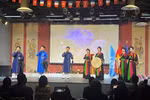 Présentation des chants populaires Quan ho de Bac Ninh lors de l’événement. Photo: VNA