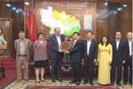 Une délégation du Parti communiste français visite à Bac Ninh