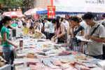 Exposition de livres sur le Renouveau et le développement du Vietnam 