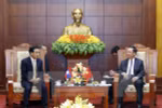 Le vice-président laotien Phankham Viphavanh se rend à Hoà Binh