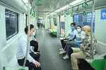 Impressions des premiers passagers de la ligne ferroviaire Cat Linh-Ha Dong