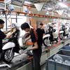 Une chaîne de production de l’usine intelligente de YADEA Vietnam, représentant un investissement de plus de 100 millions de dollars, dans la zone industrielle de Tan Hung, province de Bac Ninh. Photo : VNA