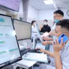 Le personnel médical de l'Hôpital Bach Mai. Photo: VNA
