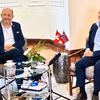 Les ambassadeurs de Norvège, Stein Iversen (droite), et de Suisse, Thomas Gass. Photo: VNA