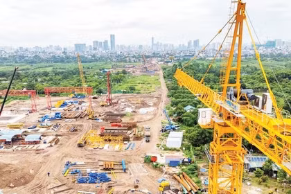 Chantier du projet de pont de Tu Lien. Photo: nhandan.vn