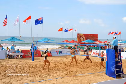 Le tournoi international de beach-volley féminin 2026 a débuté le 14 août au complexe touristique NovaWorld Phan Thiet. Photo: VNA