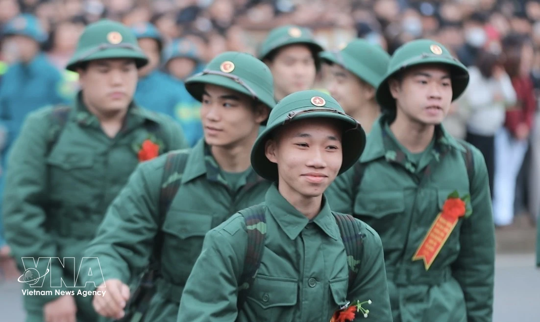 En 2026, de nombreux jeunes Vietnamiens s'engagent avec enthousiasme dans l'armée