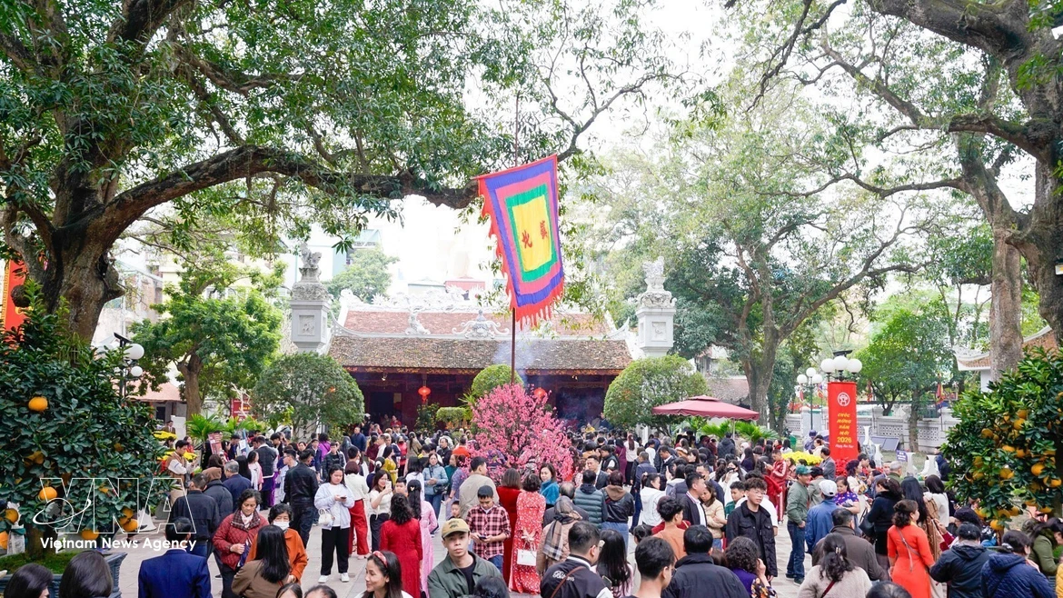 Visite des quatre Temples gardiens de Thang Long au début de l'Année du Cheval