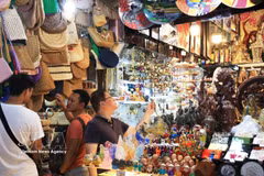 Des touristes à Hô Chi Minh-Ville. Photo: VNA