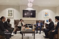 L’ambassadeur du Vietnam en Australie, Pham Hung Tam, rencontre à Canberra la haute-commissaire de Nauru en Australie, Camilla Solomon. Photo: VNA