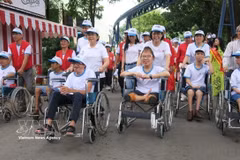 De nombreuses personnes handicapées constituent des exemples remarquables de courage et de persévérance pour surmonter les difficultés de la vie, s’intégrer pleinement à la communauté et être reconnues et honorées dans tous les domaines de la société. Photo: VNA