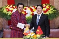 Le président vietnamien Luong Cuong (droite) et le roi du Bhoutan, Jigme Khesar Namgyel Wangchuck. Photo: VNA