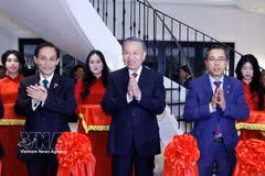 Le dirigeant Tô Lâm (milieu) à l'inauguration de la Maison du Vietnam en Australie, en août 2026. Photo: VNA