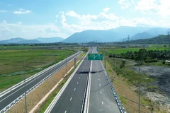 Selon le ministère de la Construction, entre 2004 et 2020, le Vietnam n’avait mis en service que 1.163 km d’autoroutes. En revanche, sur la seule période 2021-2025, 1.313 km supplémentaires ont été achevés, soit un volume équivalant presque à vingt années précédentes cumulées. Photo: VietnamPlus