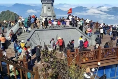 Les touristes àn Lao Cai. Photo: VNA