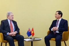 Le vice-Premier ministre et ministre des Affaires étrangères, Bui Thanh Son, reçoit le ministre néo-zélandais des Affaires étrangères, Winston Peters, en marge de la troisième Conférence des Nations Unies sur l’Océan (UNOC3) à Nice, en France. Photo: VGP