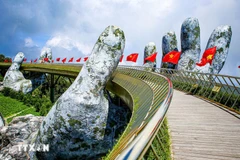 Le pont d'or, destination préférée des touristes nationaux et étrangers. Photo: VNA