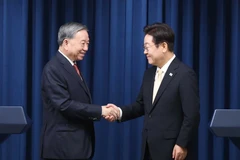 Le secrétaire général du Parti communiste du Vietnam (PCV) Tô Lâm (gauche) et le président sud-coréen Lee Jae Myung. Photo: VNA