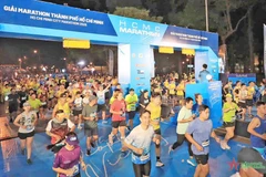 Plus de 10.000 coureurs au marathon de Hô Chi Minh-Ville. Photo: qdnd.vn