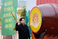 Le chef de l’Etat assiste à la Fête de plantation d'arbres de printemps à Lang Son. Photo: VNA