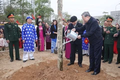 Le secrétaire général du Parti, Tô Lâm, a assisté au lancement de la Fête de plantation d'arbres de printemps 2025 dans la province de Hung Yên (Nord), le 5 février au matin. Photo. VNA