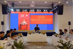 Le général de corps d’armée Hoàng Xuân Chiên, vice-ministre de la Défense, s'exprime lors de la réunion. Photo: VNA