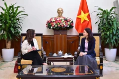 La vice-ministre vietnamienne des Affaires étrangères, Nguyên Minh Hang (droite) et son homologue chilienne, Gloria de la Fuente. Photo: baoquocte.vn