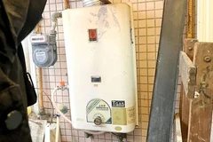 Le monoxyde de carbone (CO) émis par un chauffe-eau dans un espace confiné serait la cause du décès des victimes. Photo: Taipei Times