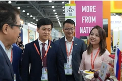 L'ambassadeur du Vietnam en Russie, Dang Minh Khôi, au pavillon vietnamien