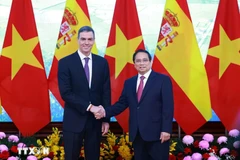 Le Premier ministre vietnamien Pham Minh Chinh (droite) et son homologue espagnol, Pedro Sánchez. Photo: VNA