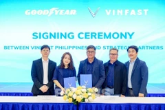 VinFast, le plus grand constructeur vietnamien de véhicules électriques (VE), signe les accords de coopération avec quatre partenaires prestigieux aux Philippines : Goodyear Philippines, Tire King and Rubber Products, Power Tread Services et Marcjan Cavite, en vue d’établir plus de 100 véritables ateliers de service VinFast aux Philippines en 2025. Photo: VinFast