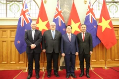 Le président du Parlement néo-zélandais, Gerry Brownlee et Nguyên Trong Nghia, secrétaire du Comité central (CC) du Parti et chef de la Commission de la sensibilisation et de l’éducation du CC, en visite officielle en Nouvelle-Zélande. Photo: VNA