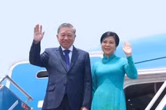 Le secrétaire général du Parti communiste du Vietnam (PCV) Tô Lâm et son épouse. Photo: VNA