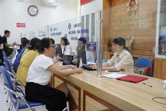 Traitement des procédures administratives au comité populaire du quartier de Kim Liên à Hanoi. Photo: VNA