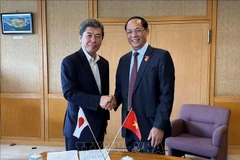 Le vice-président de l’Assemblée nationale du Vietnam (AN), Trân Quang Phuong (droite) et e président de l’Assemblée préfectorale, Shima Koichi. Photo: VNA