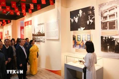 Vernissage de l'exposition thématique « Parti communiste du Vietnam - Jalons historiques ». Photo: VNA