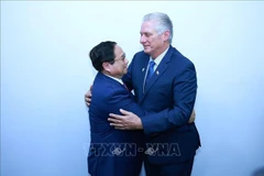 Le Premier ministre Pham Minh Chinh rencontre le premier secrétaire du Parti communiste de Cuba (PCC) et président cubain Miguel Diaz Canel. Photo: VNA