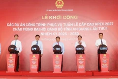 Cérémonie de lancement des dix projets d’infrastructure en préparation de l’APEC 2027. Photo: VNA