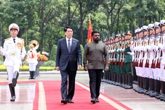 Le président de la République, Luong Cuong (gauche), et le président sri-lankais, Anura Kumara Dissanayaka, lors de la cérémonie. Photo: VNA