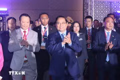 Le Premier ministre Pham Minh Chinh à une session de dialogue de haut niveau du Sommet des affaires et de l’investissement de l’ASEAN (ABIS) 2025. Photo: VNA