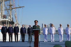 Le général de corps d’armée Hoang Xuan Chiên, vice-ministre de la Défense, président du sous-comité vietnamien au sein du Comité de coordination intergouvernemental sur le Centre tropical Vietnam-Russie, s'exprime lors de la cérémonie. Photo: qdnd.vn