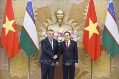 Le président de l’Assemblée nationale du Vietnam (AN), Trân Thanh Mân (droite) et Nuriddin Ismoilov, président de la Chambre législative (Chambre basse) du Parlement d’Ouzbékistan. Photo: VNA