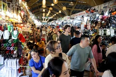 Des touristes à Hô Chi Minh-Ville. Photo: VNA