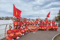 “Việt phục bộ hành”, marche culturelle aux couleurs du Vietnam aux Pays-Bas. Photo: VNA
