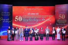 Les délégués présents à la cérémonie dévoilant les 50 œuvres littéraires et artistiques vietnamiennes exemplaires depuis la réunification (1975-2025). Photo: VNA