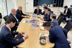 Le Manh Hung travaille avec Bogomil Manchev, président du conseil d’administration de l’Association bulgare de l’énergie atomique (BULATOM). Photo: petrotimes.vn