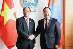 Le vice-président de l’Assemblée nationale (AN) du Vietnam, Trân Quang Phuong, et le vice-président du Parlement mongol. Photo: VNA