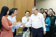 Le leader du Parti To Lam rencontre les électeurs de Hanoï, le 23 septembre 2025. Photo: VNA